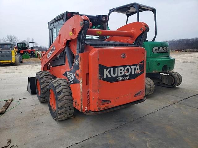 Image of Kubota SSV75 equipment image 4