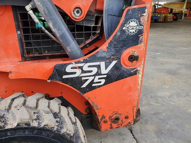 Image of Kubota SSV75 equipment image 3