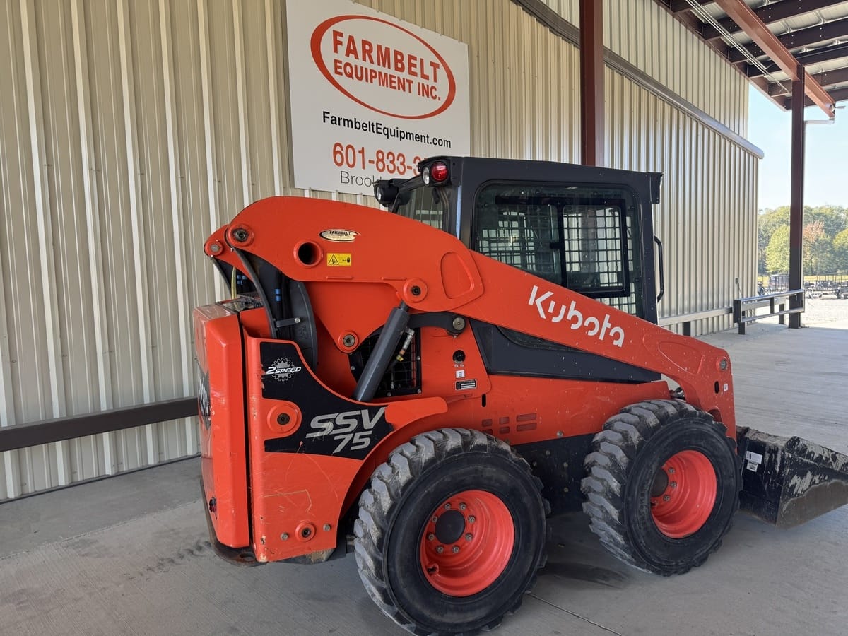 2020 Kubota SSV75 Equipment Image0