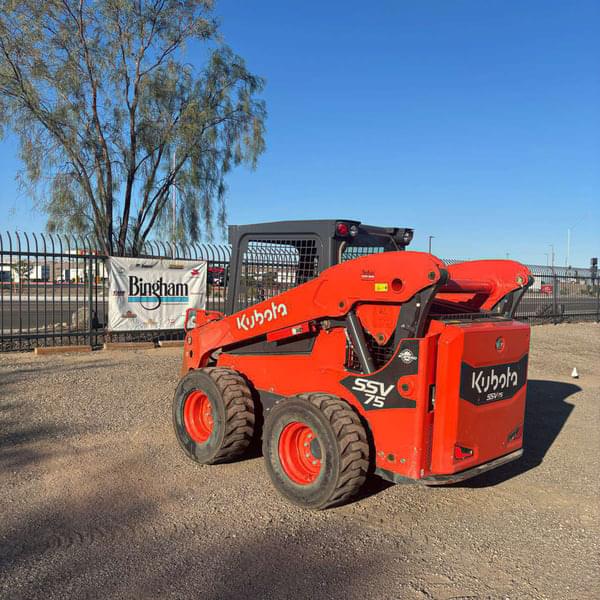 Image of Kubota SSV75 equipment image 4