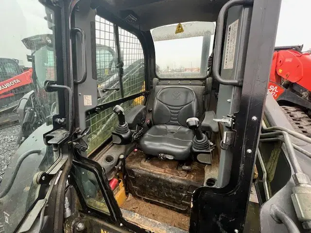 Image of Kubota SSV75PHFRC equipment image 1