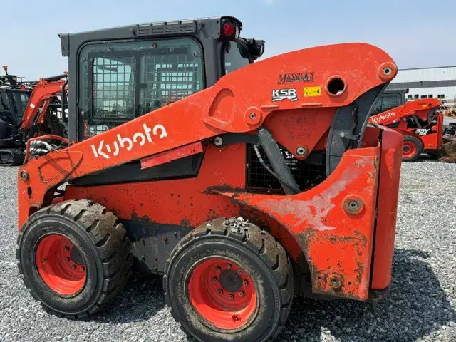 Image of Kubota SSV75PHRC equipment image 2