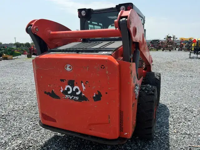Image of Kubota SSV75PHRC equipment image 3