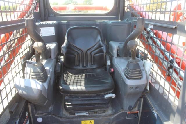 Image of Kubota SVL65-2 equipment image 4