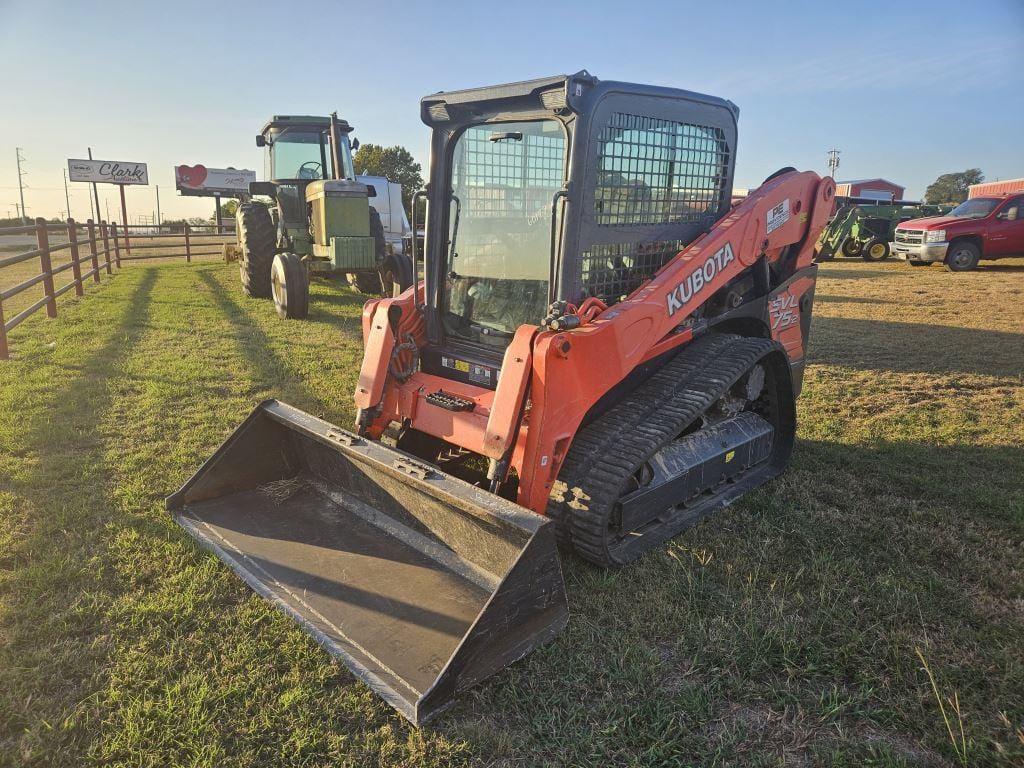 Kubota SVL75-2 Equipment Image0