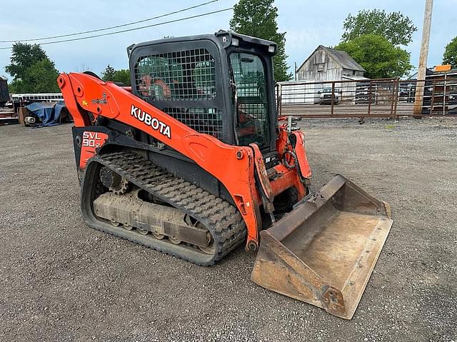 Image of Kubota SVL90-2 equipment image 2