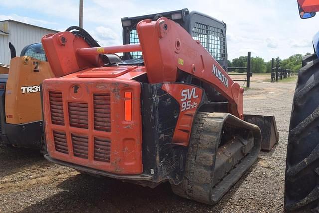 Image of Kubota SVL95-2S equipment image 2