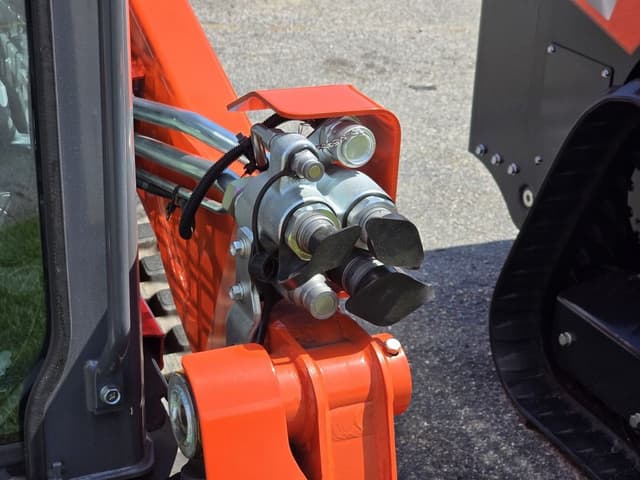 Image of Kubota SVL75-3 equipment image 2
