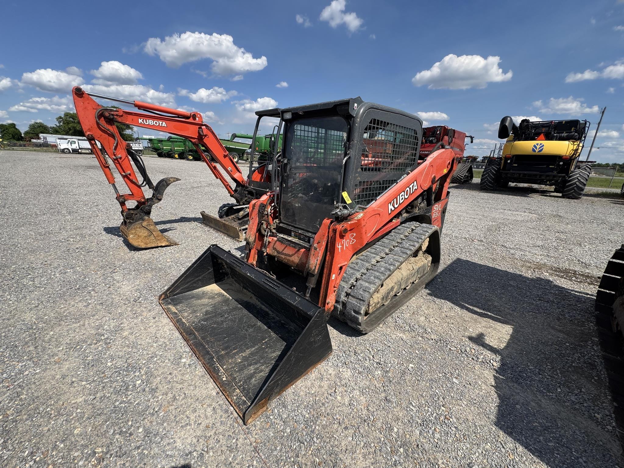 Kubota SVL65-2 Equipment Image0