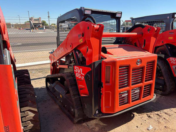 Kubota SVL65-2 Equipment Image0
