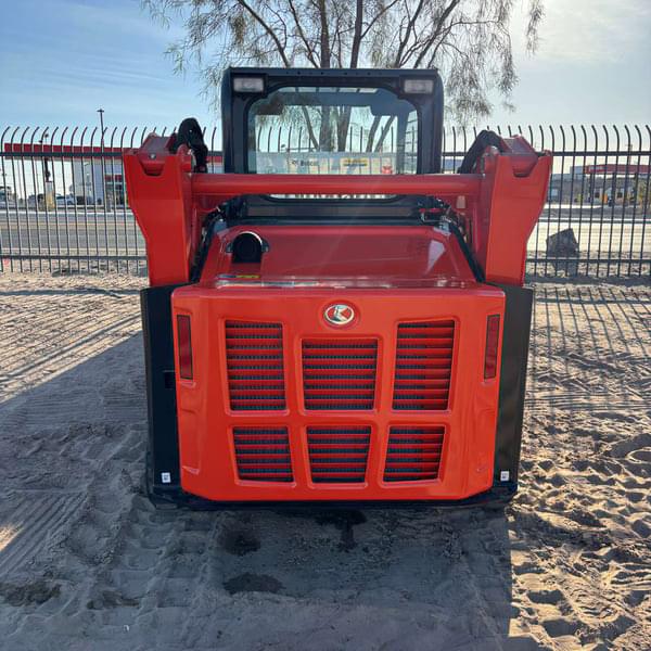 Image of Kubota SVL65-2 equipment image 3