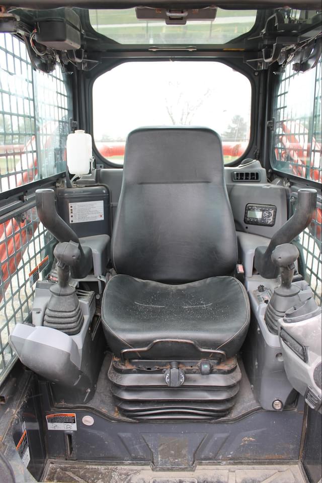 Image of Kubota SVL75-2 equipment image 2