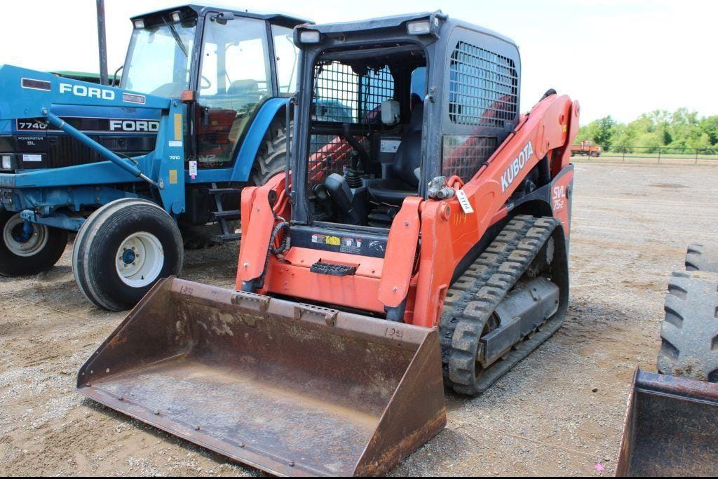Kubota SVL75-2 Equipment Image0