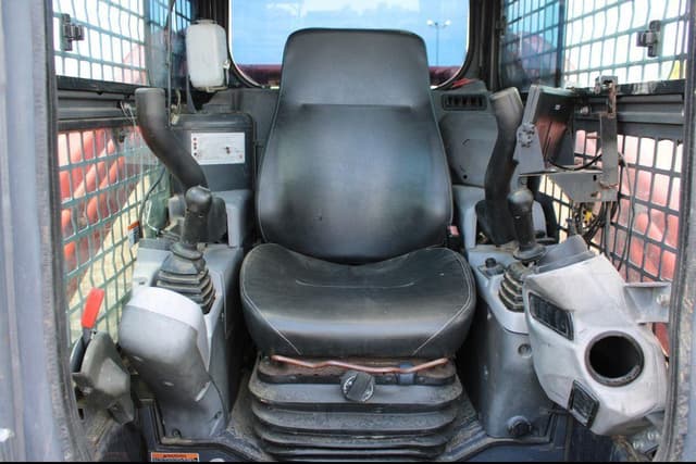 Image of Kubota SVL75-2 equipment image 4