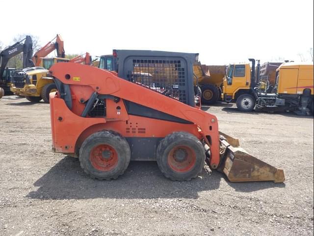 Image of Kubota SSV75 equipment image 2