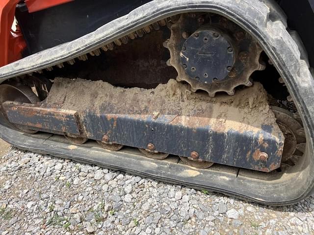 Image of Kubota SVL75-2 equipment image 4