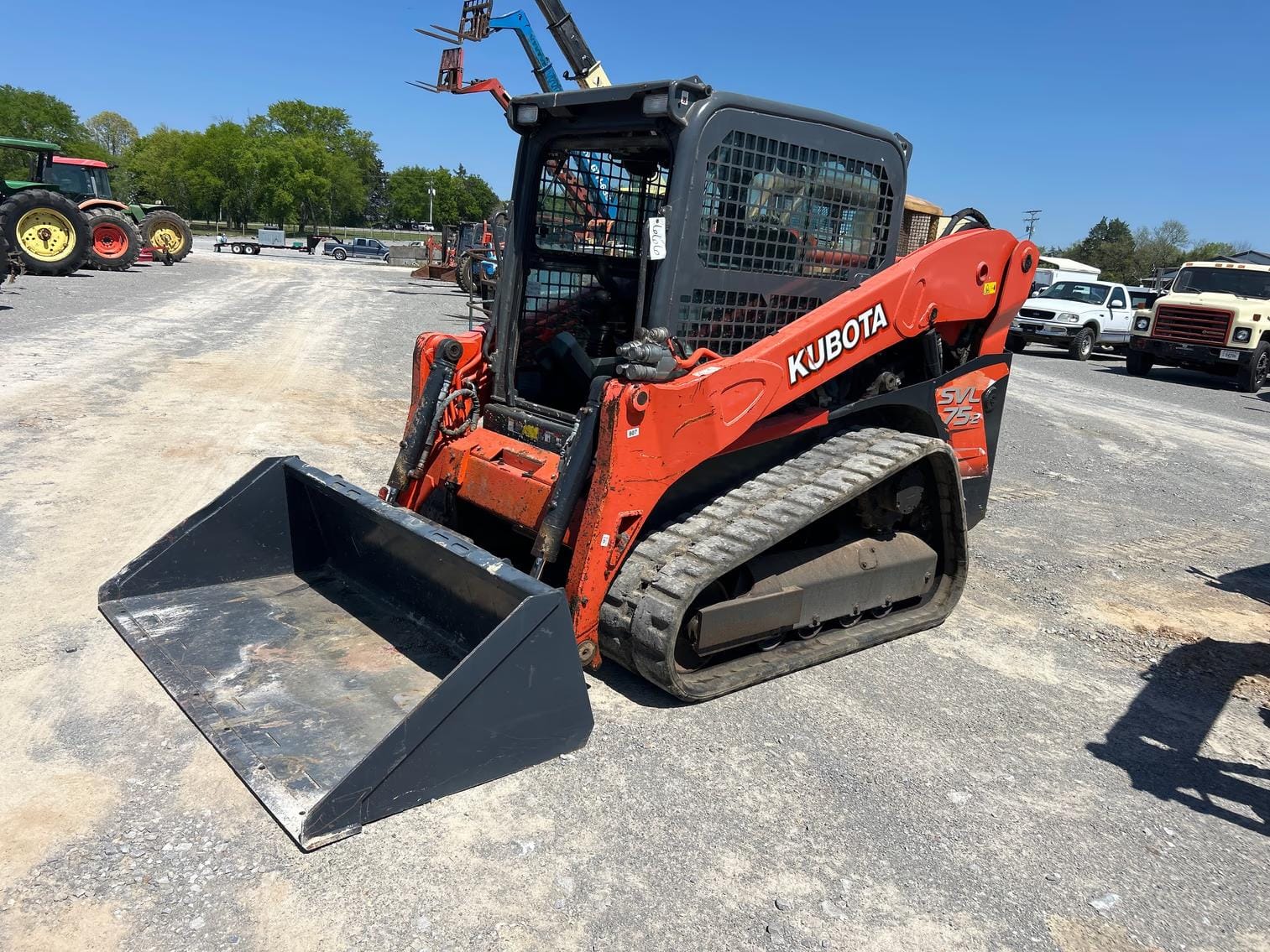 Kubota SVL75-2 Equipment Image0