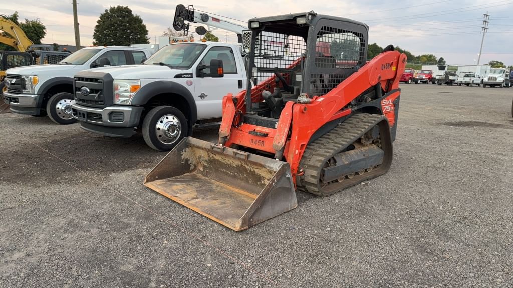 Kubota SVL75-2 Equipment Image0