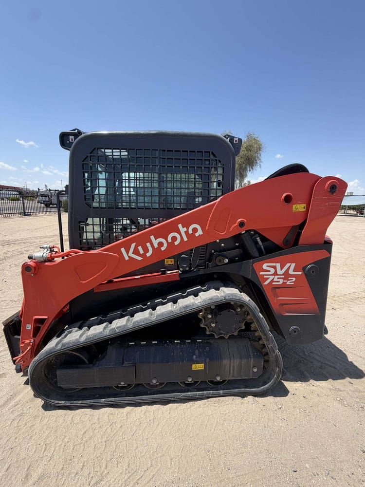 Kubota SVL75-2 Equipment Image0