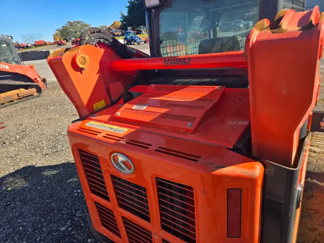 Image of Kubota SVL75-2HC equipment image 2