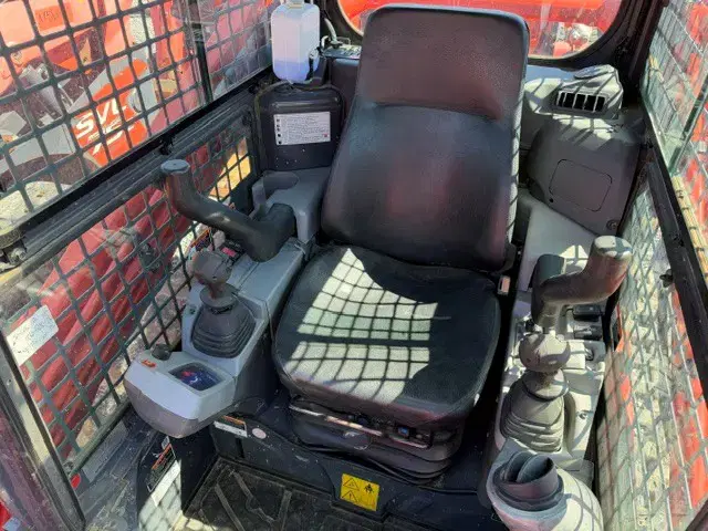 Image of Kubota SVL75-2HFWC equipment image 3