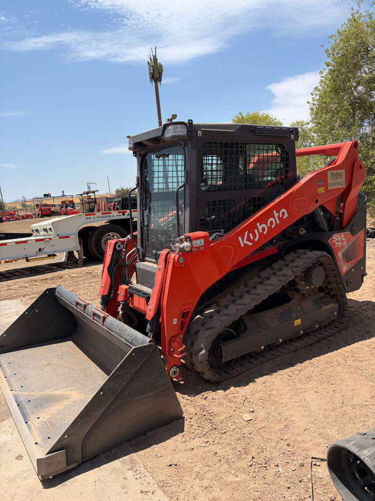 Kubota SVL75-3 Equipment Image0