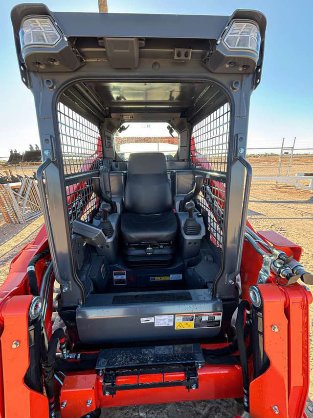 Image of Kubota SVL75-3 equipment image 4