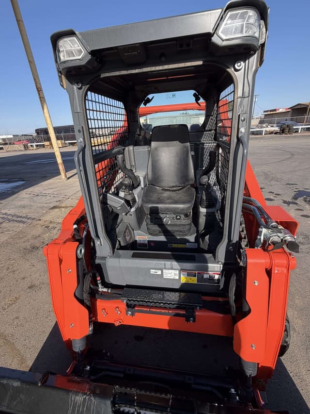 Image of Kubota SVL75-3 equipment image 2