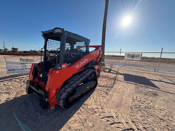 Kubota SVL75-3 Equipment Image0