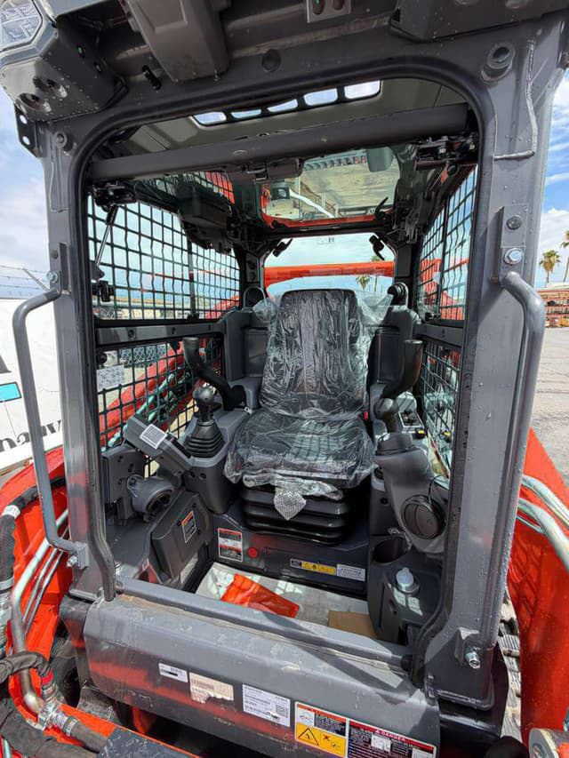 Image of Kubota SVL75-3 equipment image 4