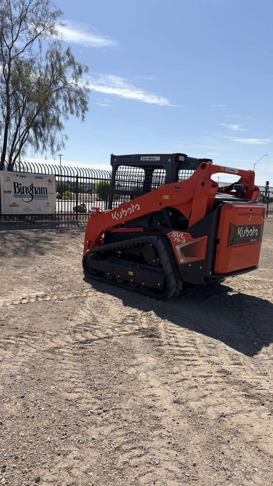 Kubota SVL75-3 Equipment Image0