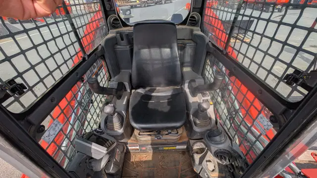 Image of Kubota SVL75-3HFWVC equipment image 2