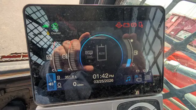 Image of Kubota SVL75-3HFWVC equipment image 1