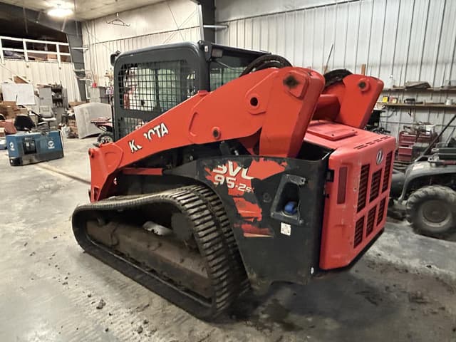 Image of Kubota SVL95-2 equipment image 2