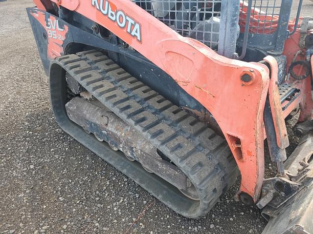 Image of Kubota SVL95-2 equipment image 4