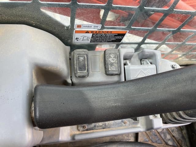 Image of Kubota SVL95-2 equipment image 2