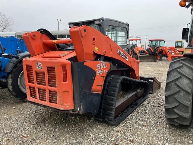 Image of Kubota SVL95-2 equipment image 2