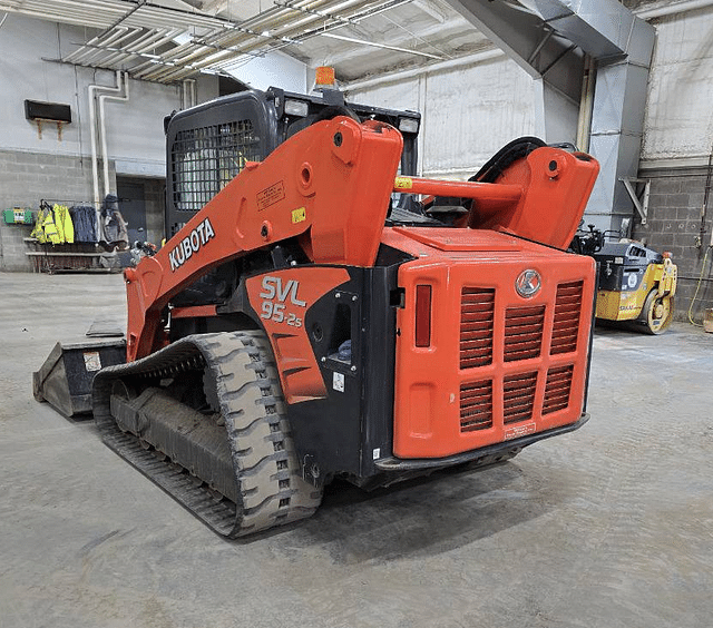 Image of Kubota SVL95-2S equipment image 2