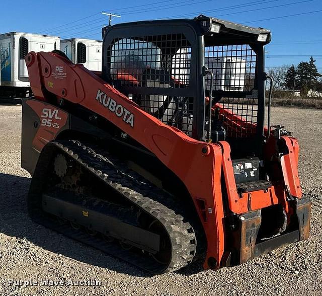 Image of Kubota SVL95-2S equipment image 2