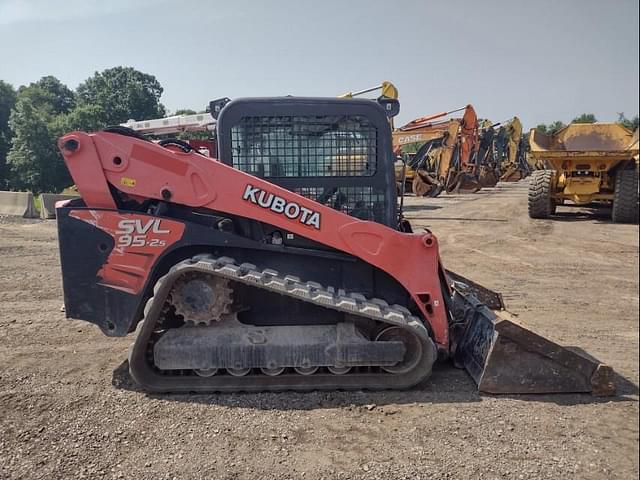 Image of Kubota SVL95-2S equipment image 2