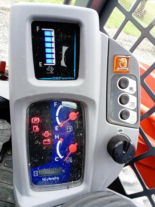 Image of Kubota SVL97-2 equipment image 4