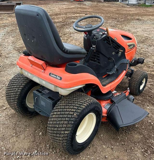 Image of Kubota T2080 equipment image 2