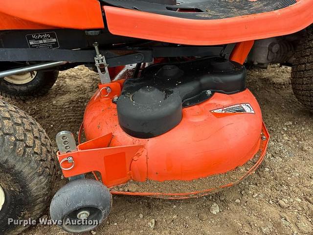 Image of Kubota T2080 equipment image 4