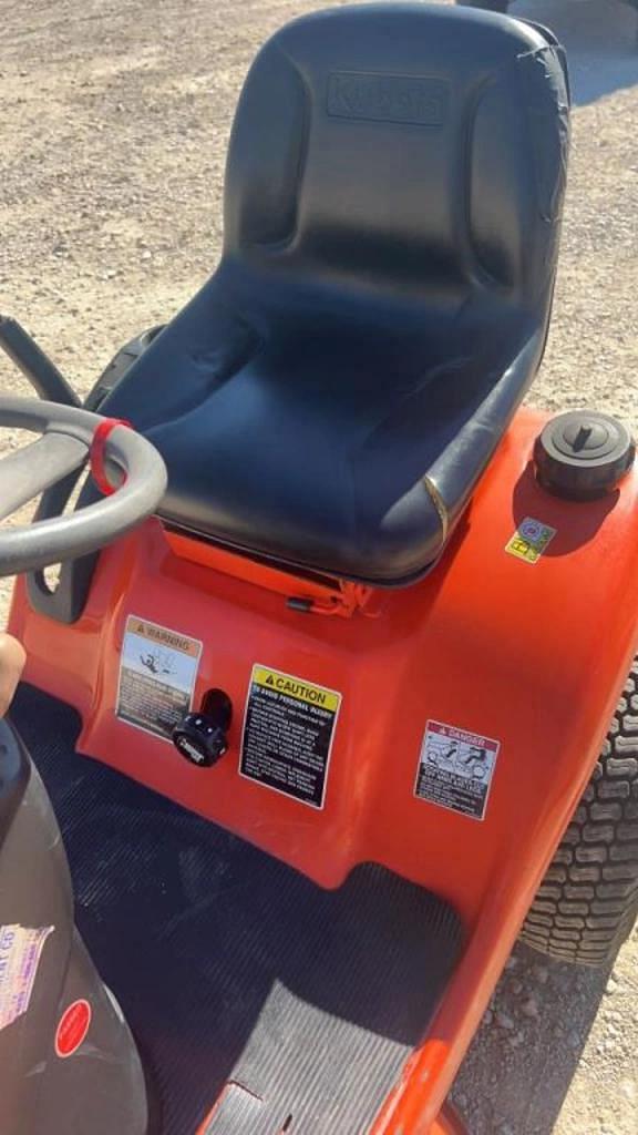 Image of Kubota T2080 equipment image 4