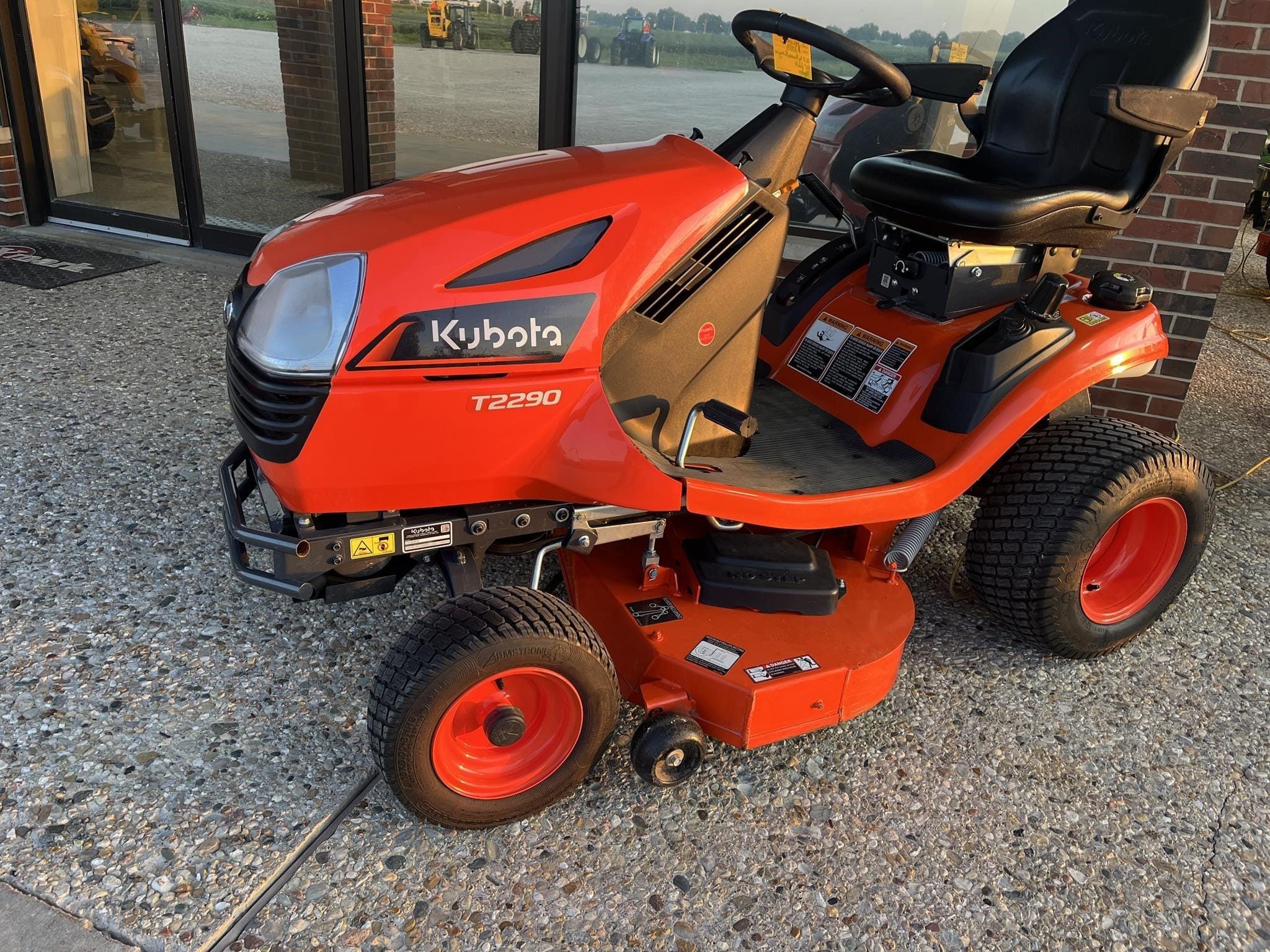 Kubota T2290KWT-48 Equipment Image0