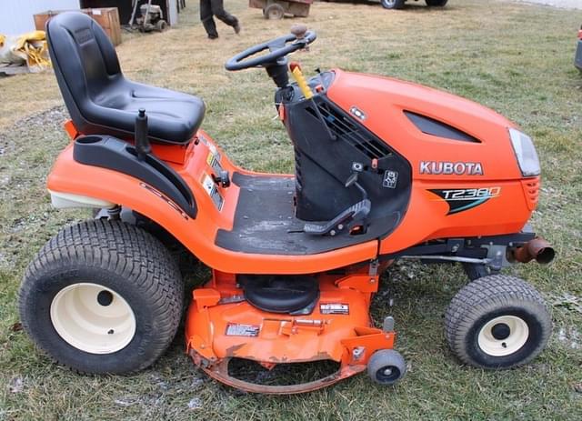 Image of Kubota T2380 equipment image 2