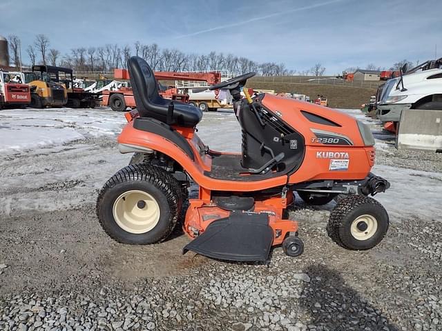 Image of Kubota T2380 equipment image 2