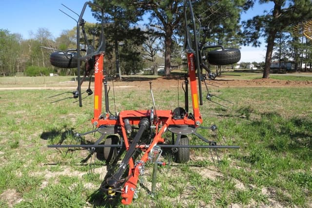 Image of Kubota TE4052T equipment image 1