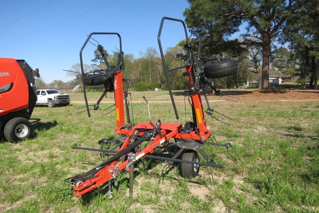 Image of Kubota TE4052T Primary image