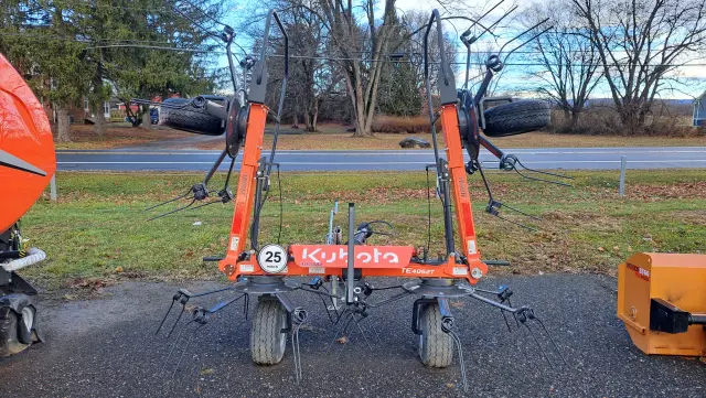 Image of Kubota TE4052T equipment image 1